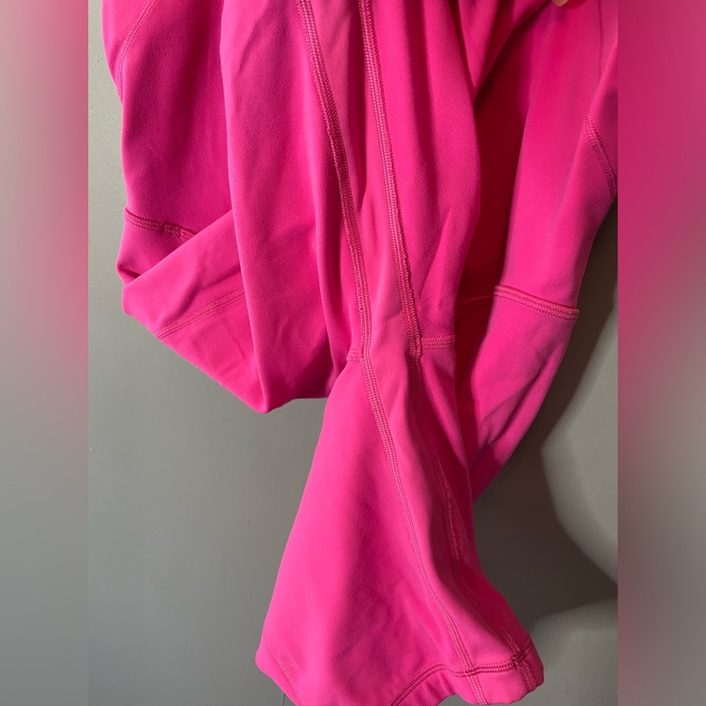 Lululemon Align Onesie 8"
Sonic Pink size 6 - Picture 13 of 15